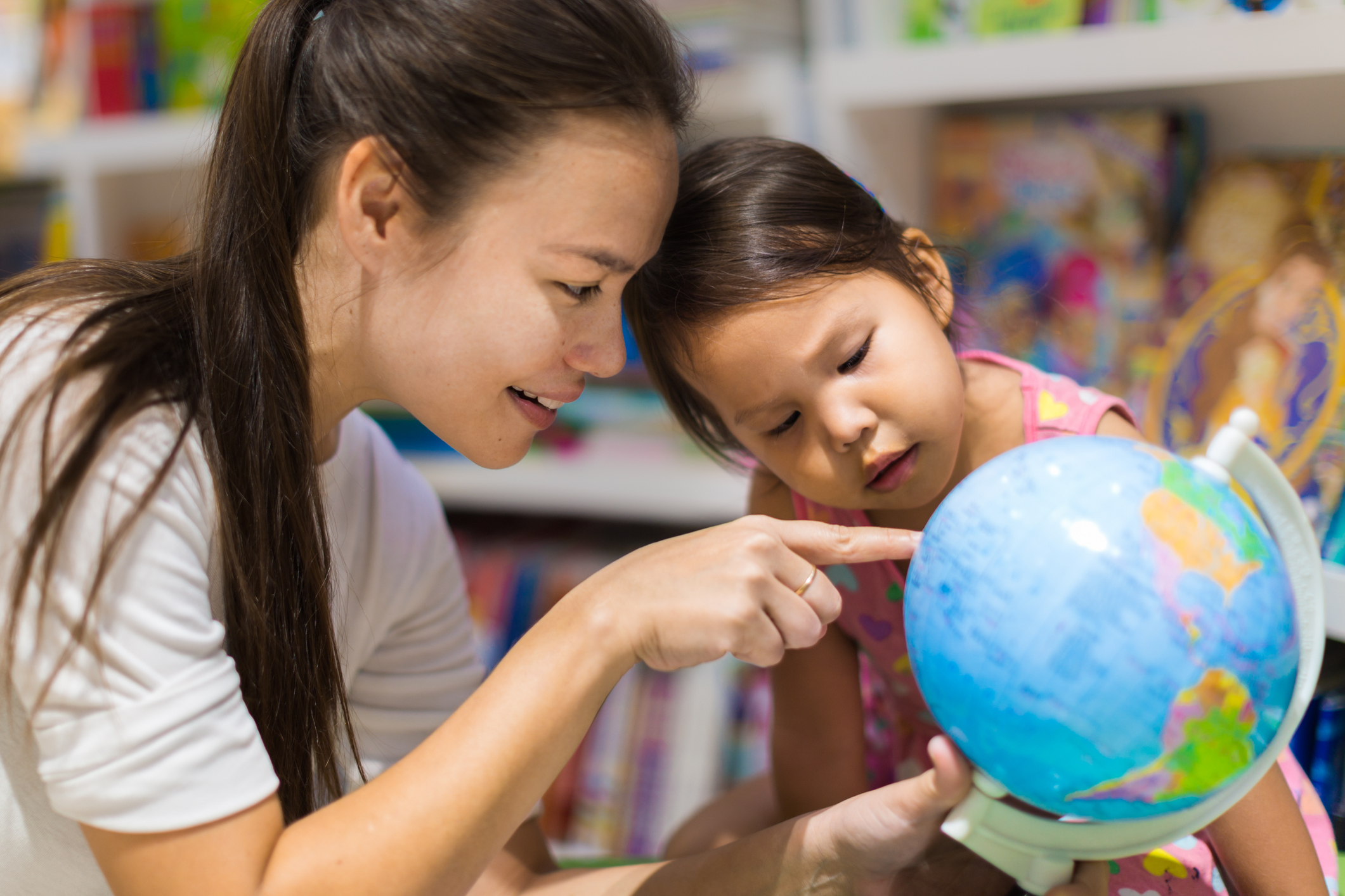 Learning geography with a globe