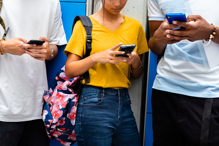 Should schools ban cell phones?